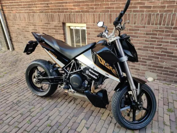 2011 KTM 690 Duke - € 2.898 · Bieden (1/1)