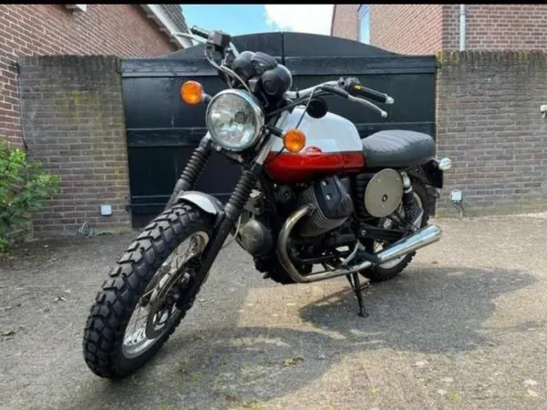 2012 Moto Guzzi V 7 Classic - €4,250 · Bidding (1/1)