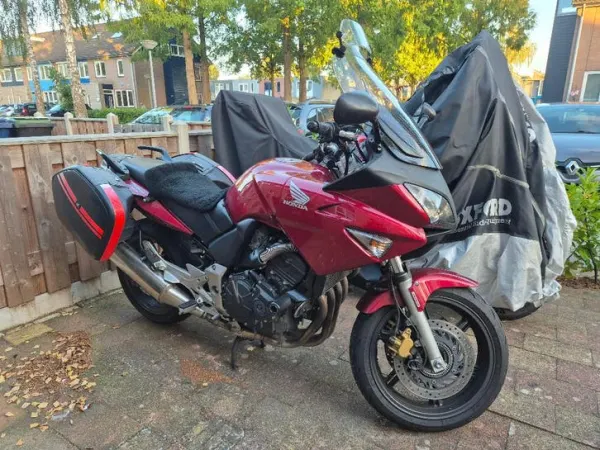 2006 Honda CBF 600 S ABS-Complete set met Koffers en Extra's - € 3.000 · Bieden (1/1)