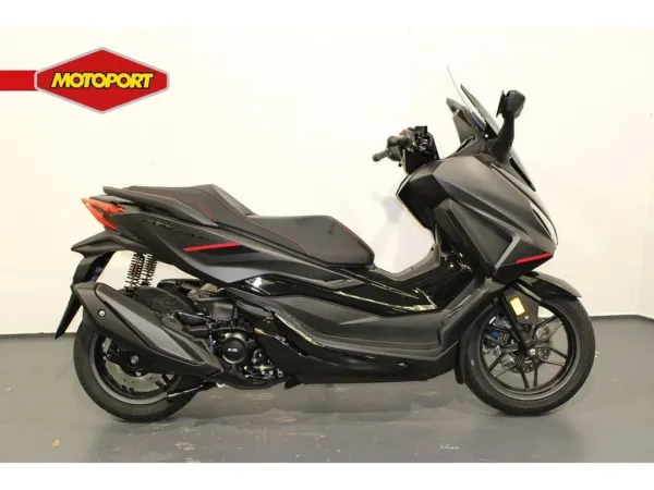 2025 Honda Forza 350 - €8,149 (1/1)
