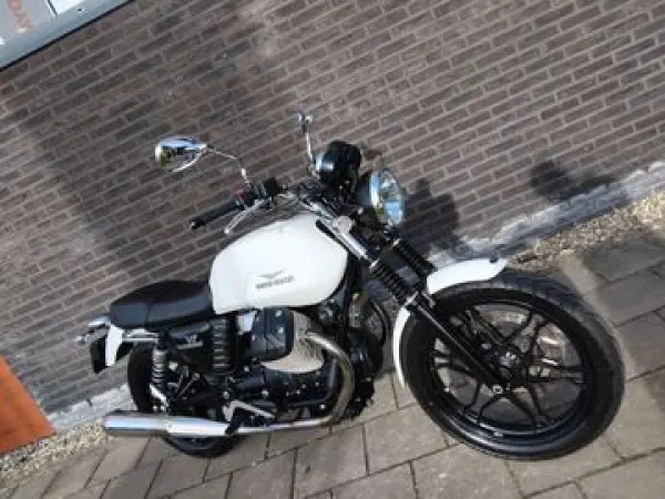 2013 Moto Guzzi V 7 Stone - € 5.990 (1/1)
