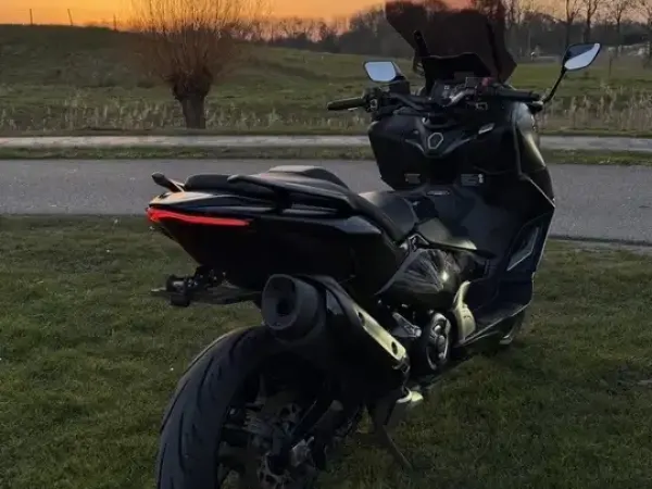 2023 Yamaha Tmax 560 - € 12.750 (1/1)