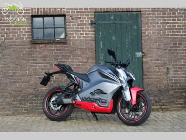 2025 Ultraviolette F 77 Mach 2 - € 8.999 (1/1)