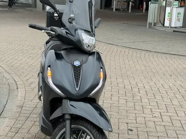 2022 Piaggio Beverly 400 - €6,299 (1/1)