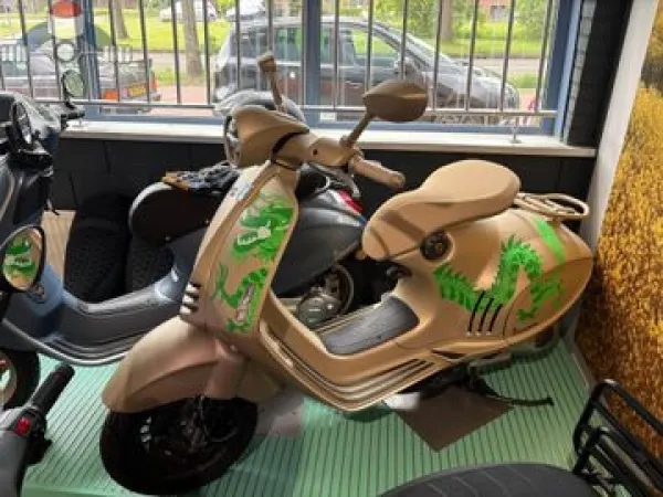 2025 Vespa 946 Dragon 125 - € 10.523 (1/1)
