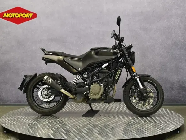 2022 Husqvarna Svartpilen - € 3.999 (1/1)