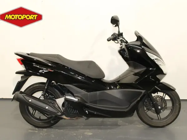 2016 Honda PCX 150 - €2,490 (1/1)