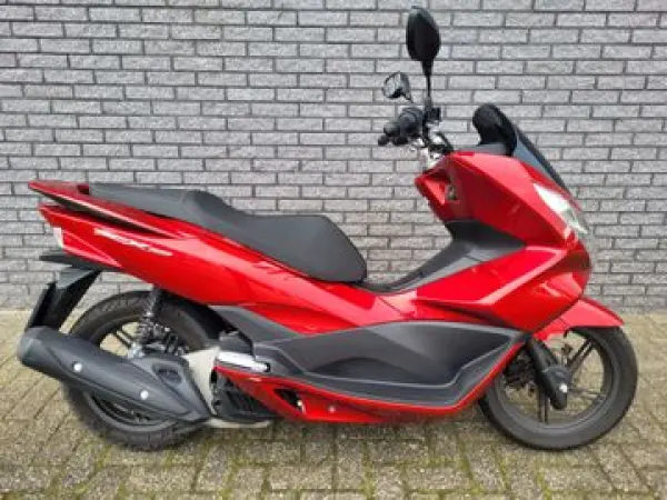 2016 Honda PCX 150 - € 2.450 (1/1)