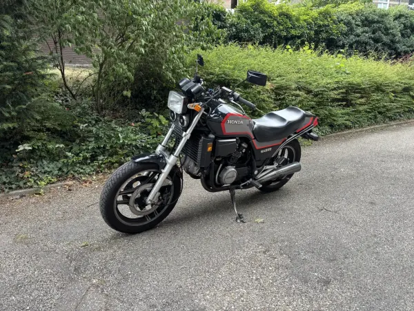 1985 Honda VF 700 - €1,900 (1/1)
