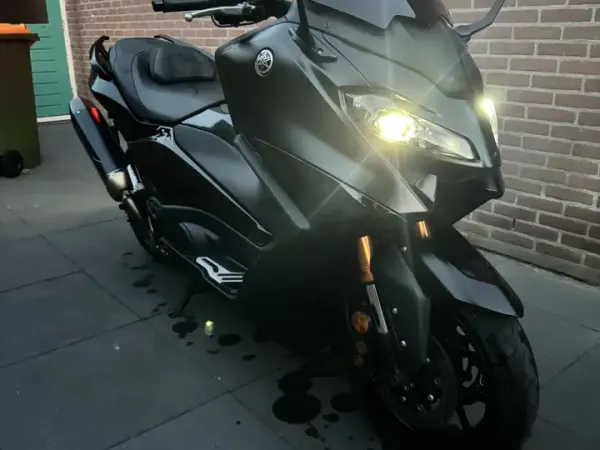 2023 Yamaha Tmax 560 - € 13.500 (1/1)