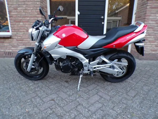 2006 Suzuki GSR 600 - € 2.950 (1/1)