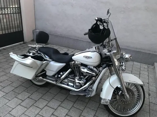 2004 Harley-Davidson Road King Classic - €13,600 · Bidding (1/1)