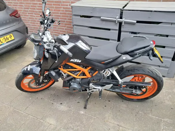 2014 KTM 390 Duke - € 3.000 (1/1)