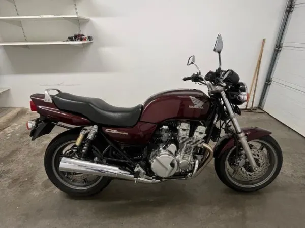1996 Honda CB750 RC42 - €1,800 · Bidding (1/1)
