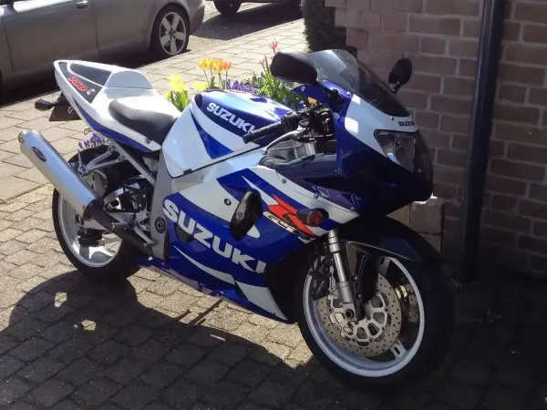 2001 Suzuki GSX-R 750 - €4,500 (1/1)
