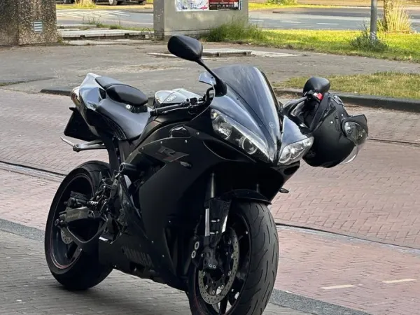 Bouwjaar onbekend Yamaha YZF R1 - € 5.500 · Bieden (1/1)