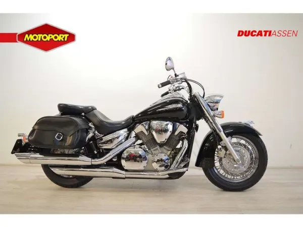 2004 Honda VTX 1300 - € 7.490 (1/1)