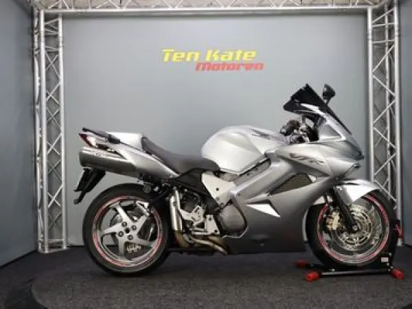 2006 Honda VFR 800 FI Vtec ABS - € 4.740 (1/1)