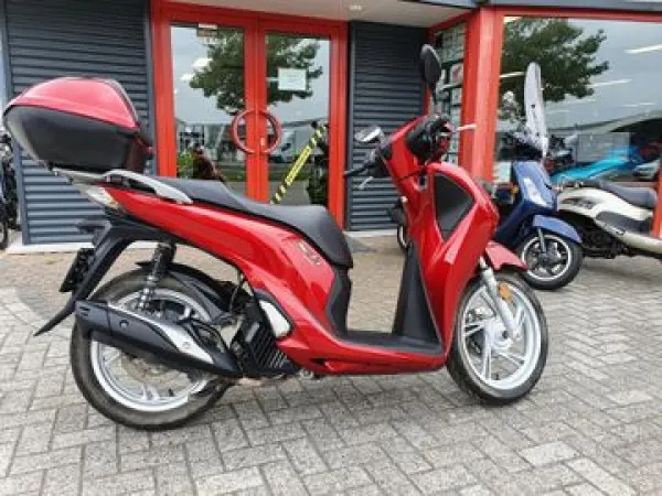 2018 Honda SH 125i C-ABS - € 3.500 (1/1)