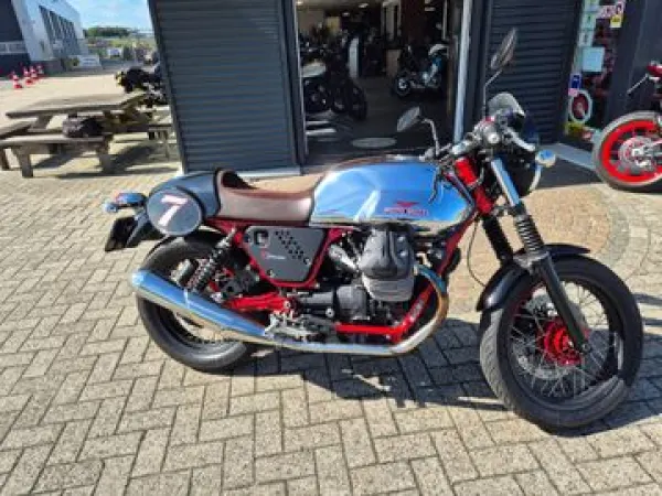 2014 Moto Guzzi V 7 II Racer - €7,650 (1/1)