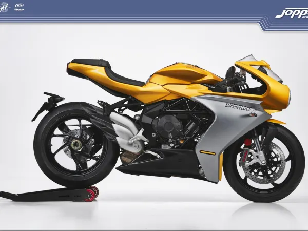 2022 MV Agusta Superveloce - €25,100 (1/1)
