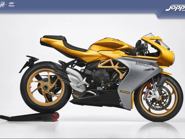 2021 MV Agusta Superveloce - €23,600 (1/1)