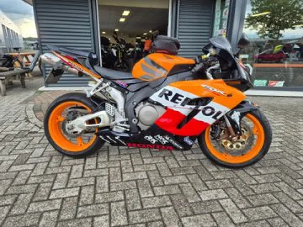 2005 Honda CBR 1000 RR Fireblade - € 7.950 (1/1)