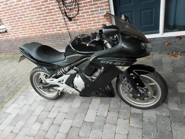 2007 Kawasaki ER-6f-Sportieve Toermotor met Maar 18000 km - € 3.750 · Bieden (1/1)