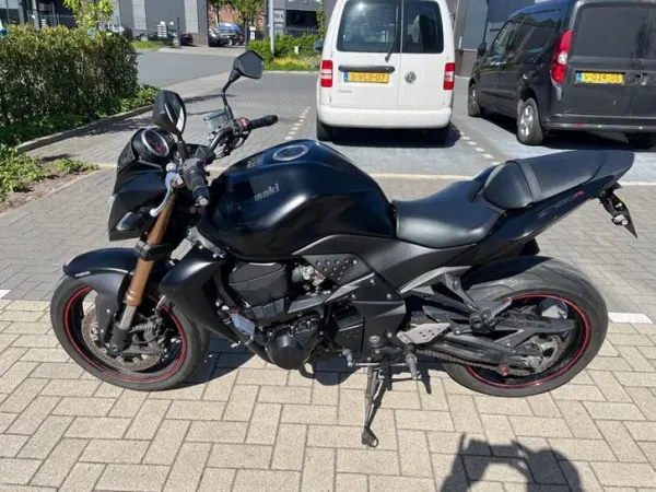 2011 Kawasaki Z750R Naked Bike-Zwart - €3,750 · Bidding (1/1)
