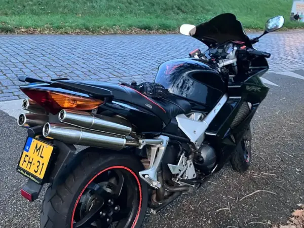 2004 Honda VFR 800 - €3,000 (1/1)