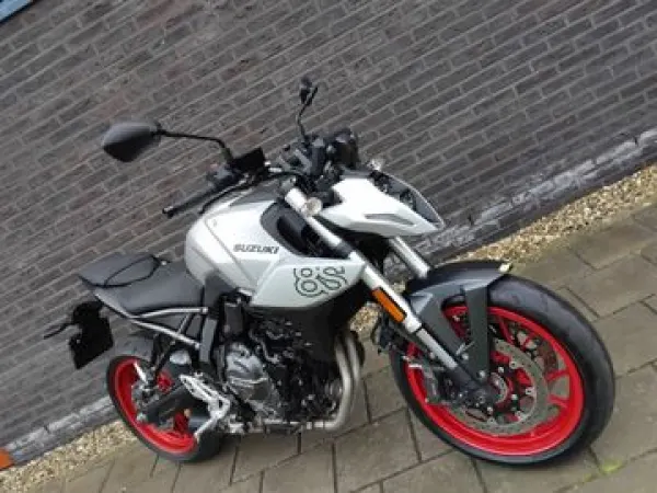 2025 Suzuki GSX-8S - €8,550 (1/1)