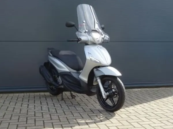 2018 Piaggio Beverly 350 Sport ABS - € 4.749 (1/1)