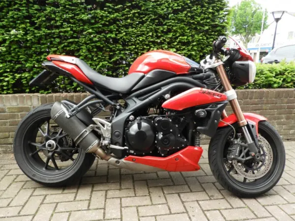 2011 Triumph Speed Triple 1050 ABS - € 4.990 (1/1)