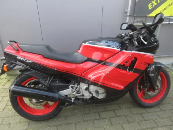 1987 Honda CBR 600F - € 899 (1/1)
