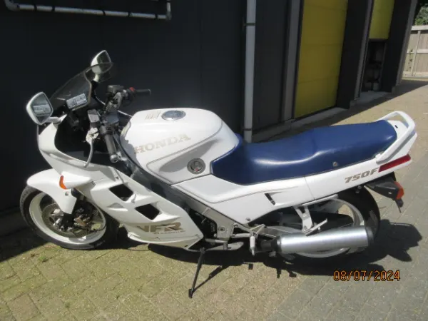 1988 Honda VFR 750F - € 1.399 (1/1)