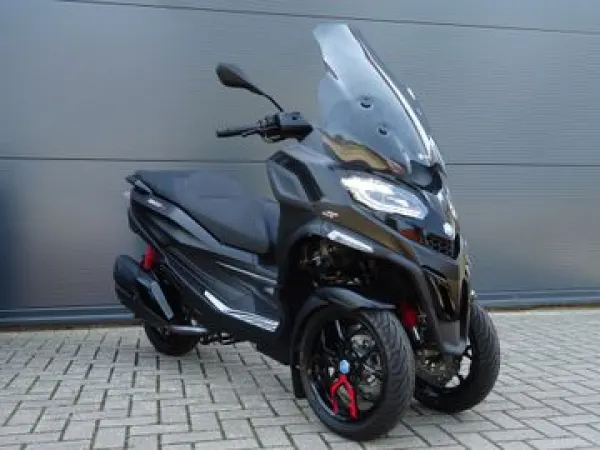 2025 Piaggio MP3 400 HPE Sport - €11,999 (1/1)