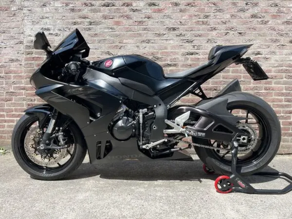 2020 Honda CBR 1000 RR-R Fireblade ST (bj 2022) +-17.800 km Zgan - € 20.485 · Bieden (1/1)
