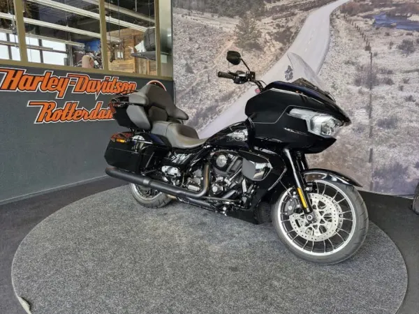 2026 Harley-Davidson Road Glide - €39,990 · Bidding (1/1)