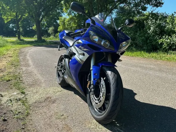 2004 Yamaha YZF-R1 - €5,000 (1/1)