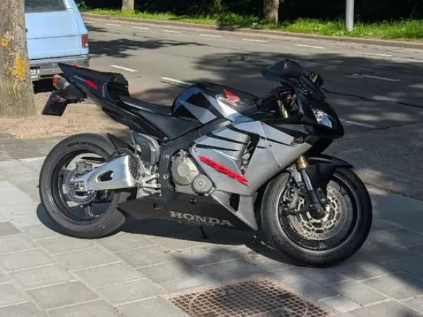 2005 Honda CBR600RR (2005) | 46k km | Ovale Akrapovič - €3,499 (1/1)