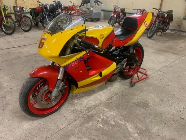 Bouwjaar onbekend Suzuki RGV 250 - € 7.900 · Bieden (1/1)