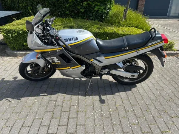 Bouwjaar onbekend Yamaha FZ 750 - € 1.250 · Bieden (1/1)