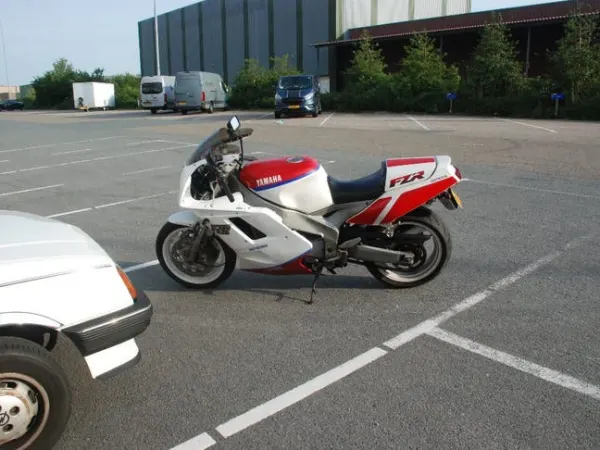 1990 Yamaha FZR 1000 - Bieden (1/1)