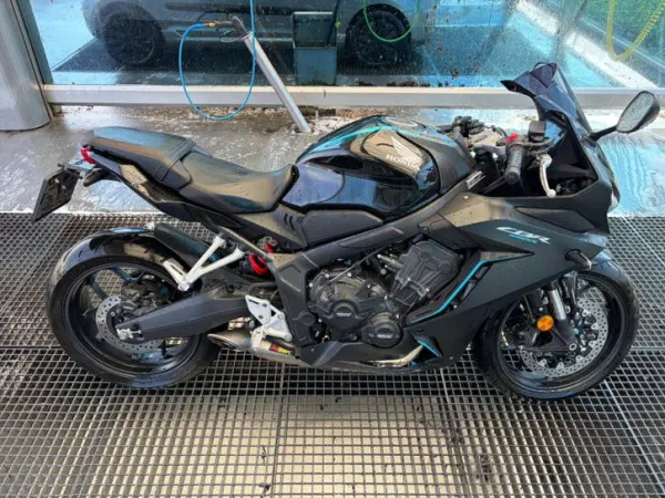 2023 Honda CBR 650 R 2023 Akrapovic - € 10.250 · Bieden (1/1)