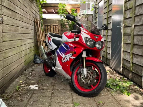1995 Honda cbr900rr Fireblade 1995 - € 3.000 · Bieden (1/1)