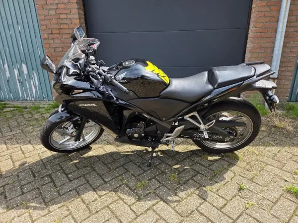 2011 Honda CBR 250 R Uitstekend <14000 km met Extra's twv.1200e - € 3.499 (1/1)
