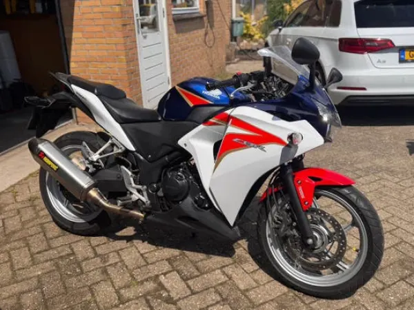 Bouwjaar onbekend Honda CBR 250 R-Sportieve en Betrouwbar Motor - € 3.999 · Bieden (1/1)