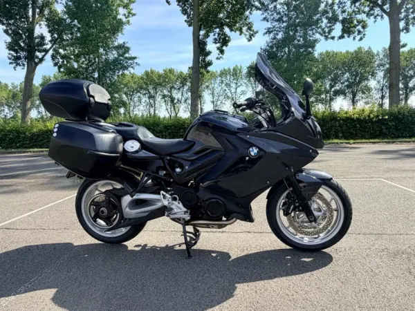 2014 BMW F800GT met topkoffer, kofferset, handvatverwarming, ESA - € 6.750 (1/1)