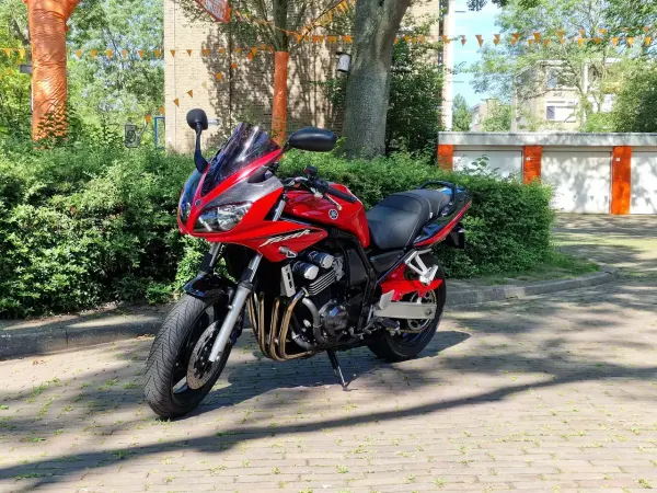 2004 Yamaha FZS 600 - €2,300 (1/1)