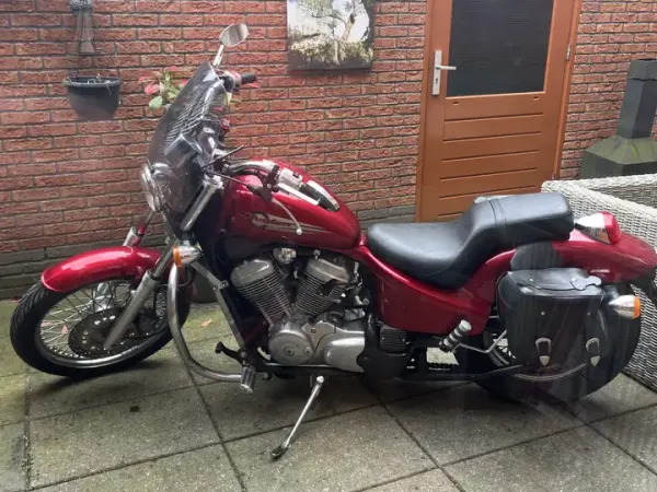 2000 Honda Shadow 600 - € 2.750 (1/1)